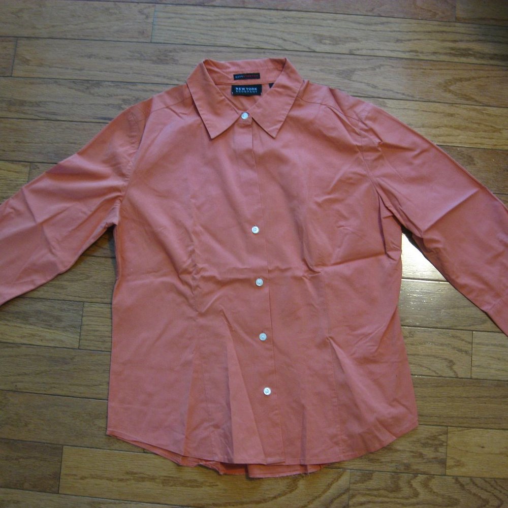 5/$25 Sale! New York & Company City button up top